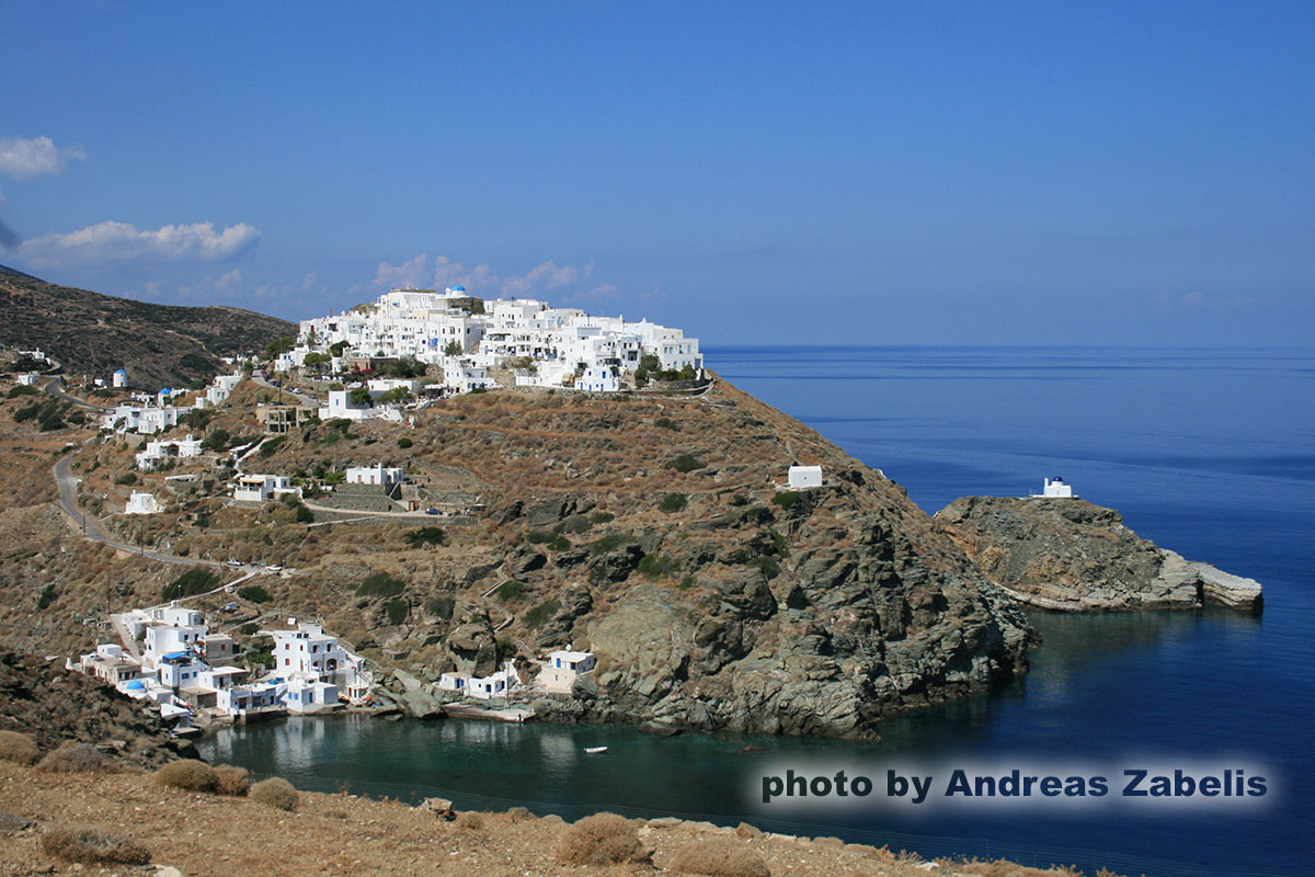 Das Dorf Kastro und der alte Hafen Seralia