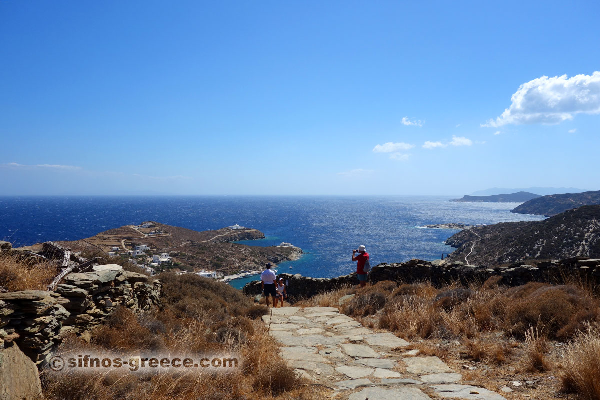 Gepflasterter Weg von Kastro nach Faros