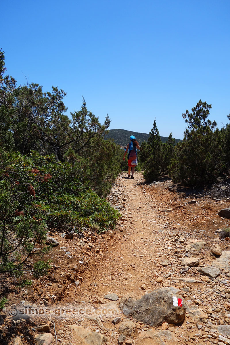 Unterzeichnung der Wege mit rot-weiß